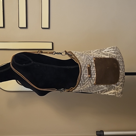 Myra Crossbody Western Bag - Picture 2 of 13